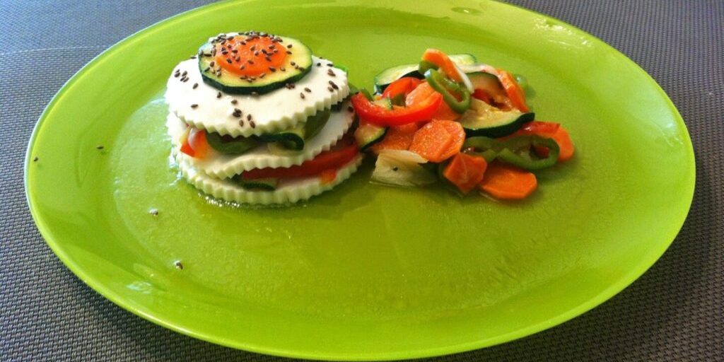Milhojas de verduras y queso fresco