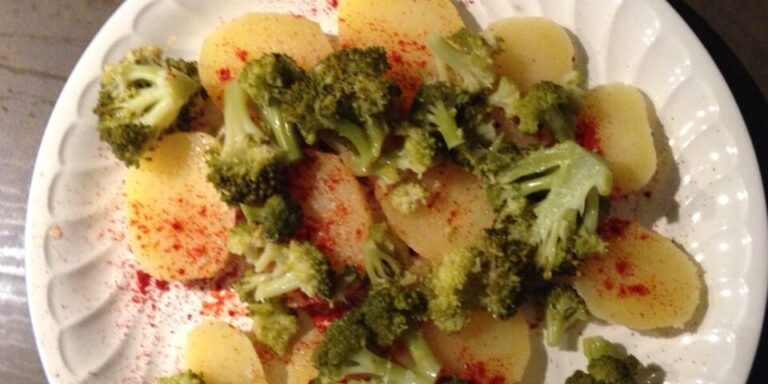 Brócoli con patata y pimentón